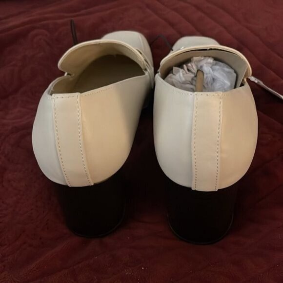 Liz Claiborne Women’s sz  11 M Cream‎ Morris Block Chunky Heel NWT w/gold tone - Picture 4 of 16